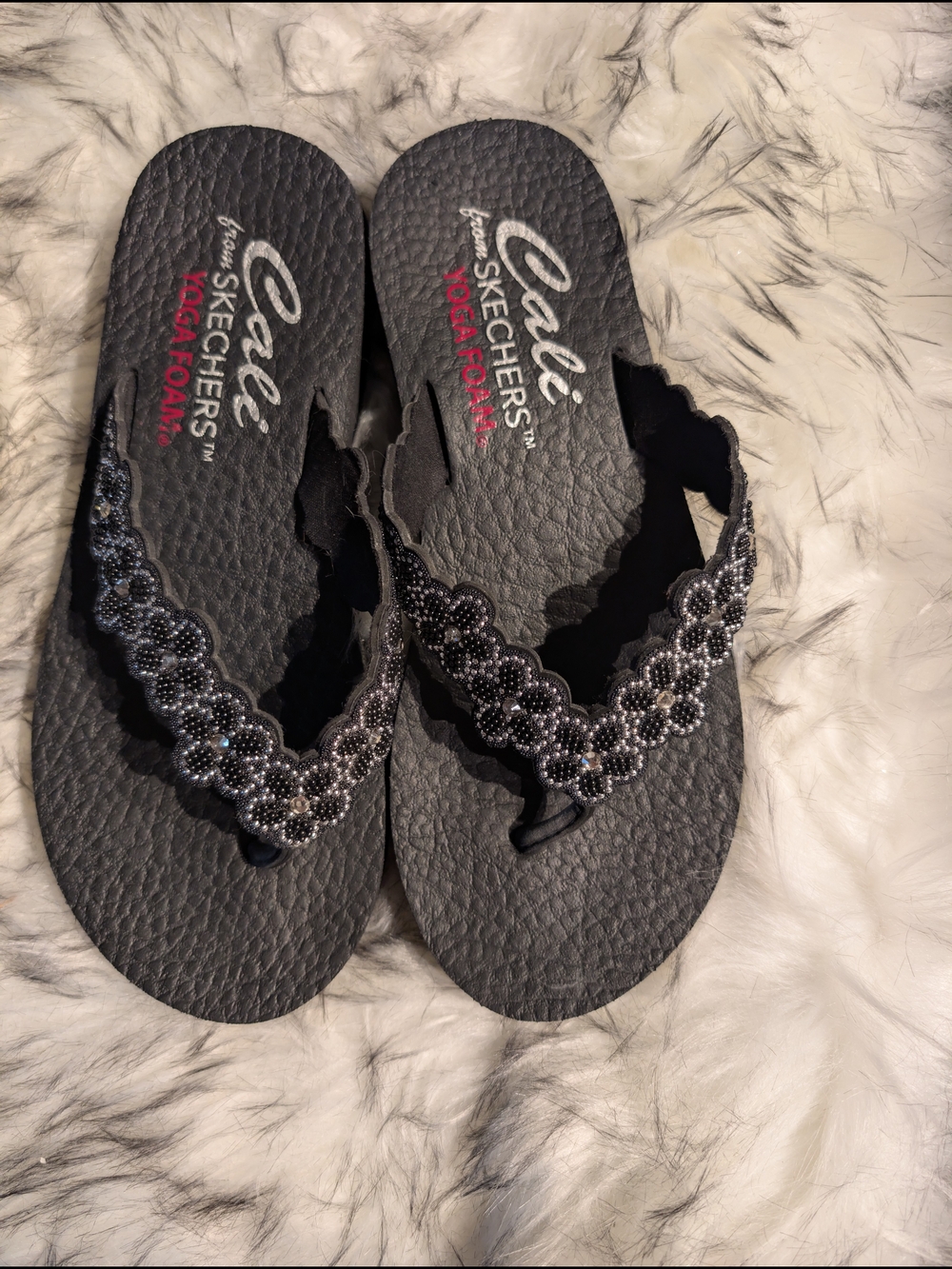 Skechers Black Beaded Floral Thong Sandals - Picture 2 of 4